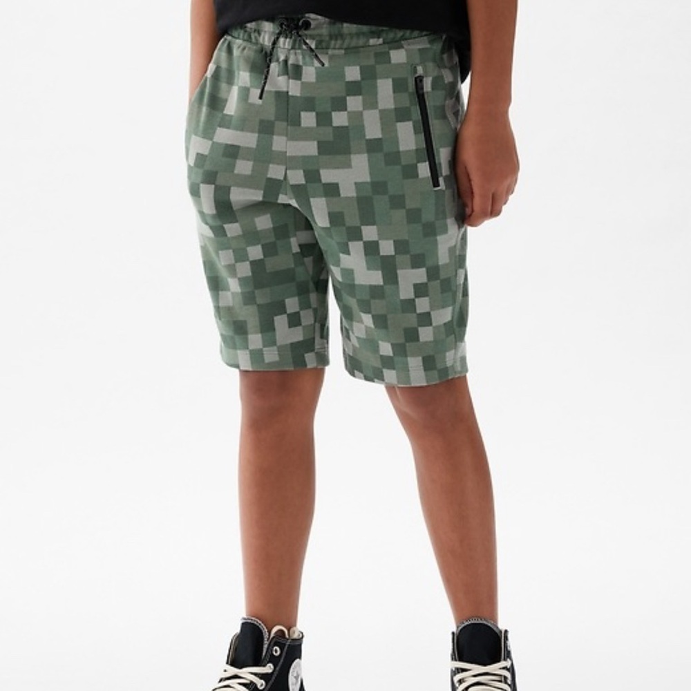 Boys GapFit 7" Fit Tech Shorts Size 8 Green Pixel Print Minecraft Inspired NWT